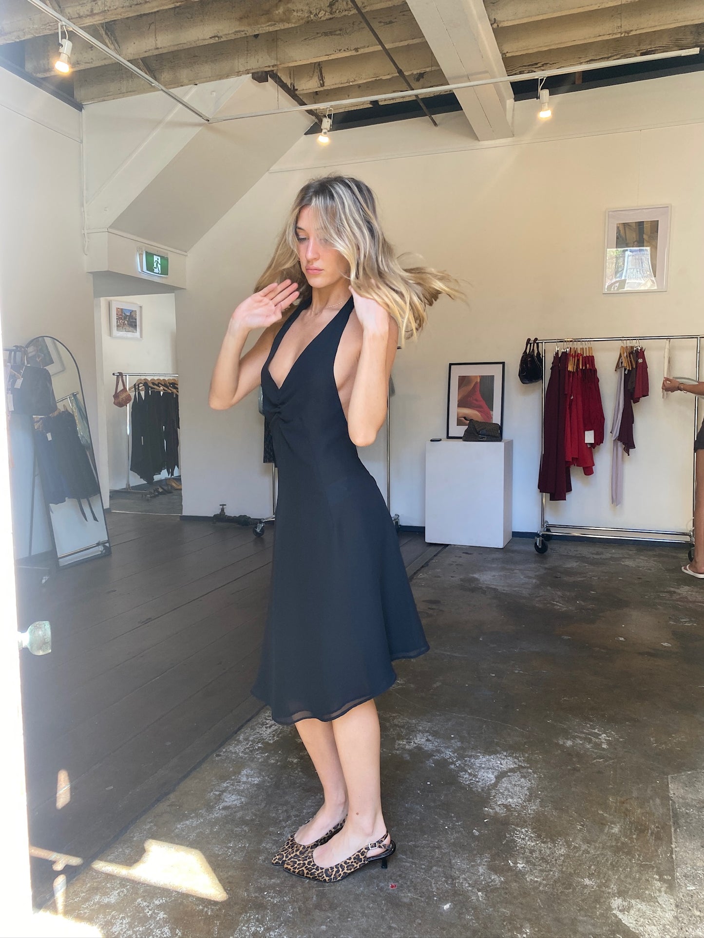 BACKLESS MIDI DRESS - BLACK