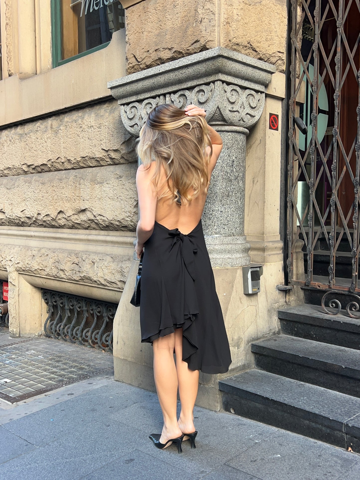 BACKLESS MIDI DRESS - BLACK