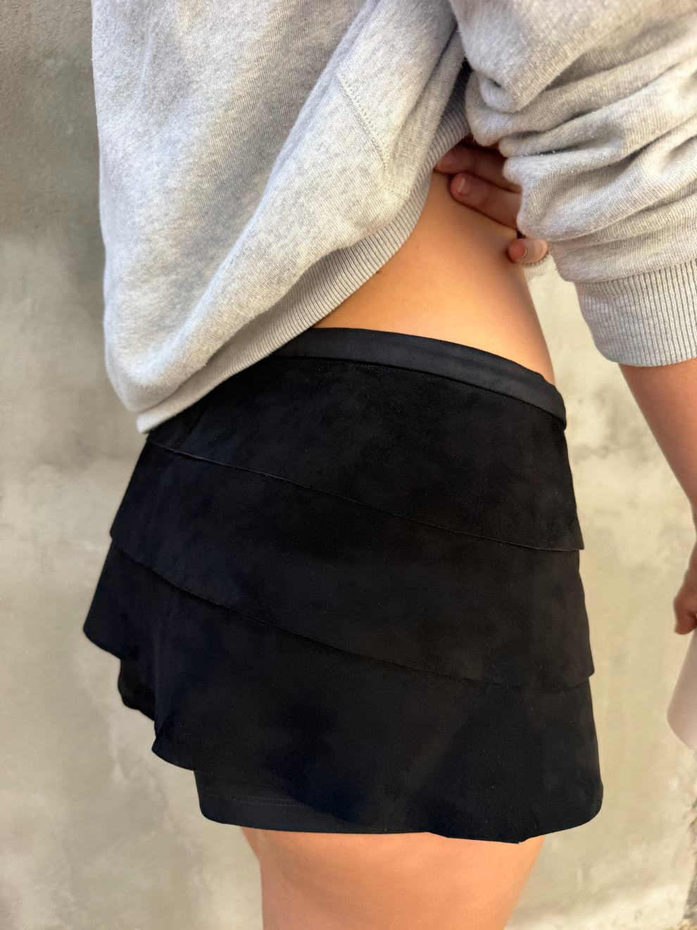 SUEDE MINI SHORTS - BLACK