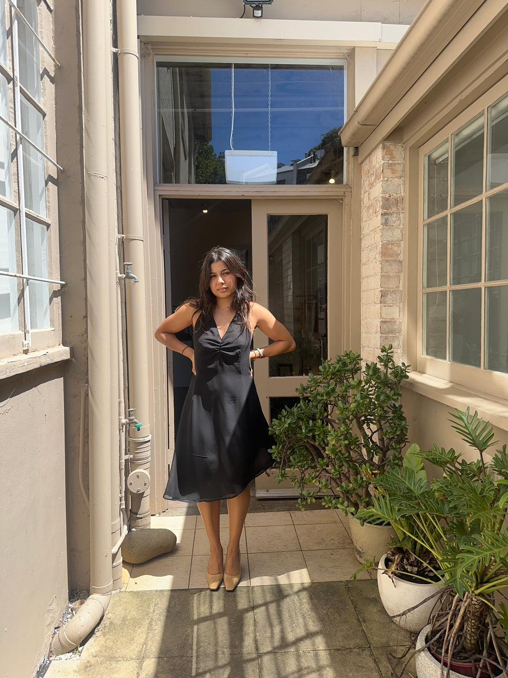 BACKLESS MIDI DRESS - BLACK