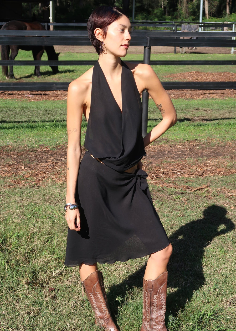 TIDE MIDI SKIRT - BLACK