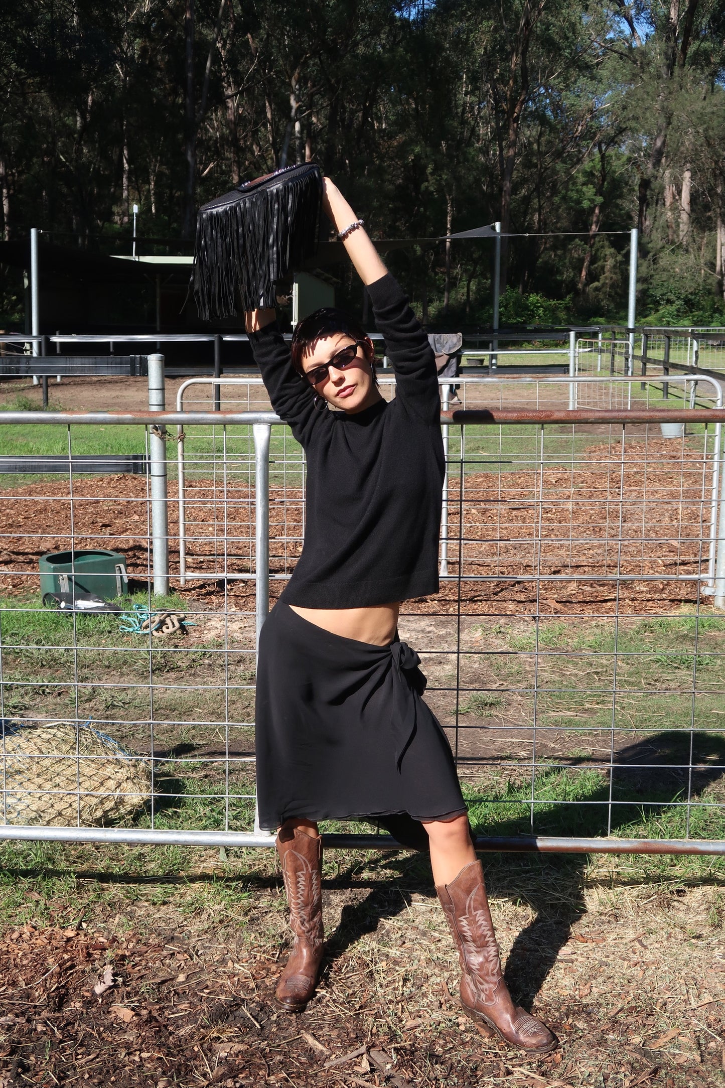 TIDE MIDI SKIRT - BLACK