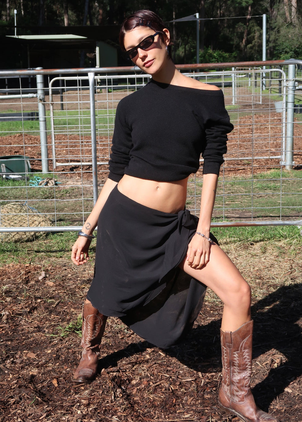 TIDE MIDI SKIRT - BLACK